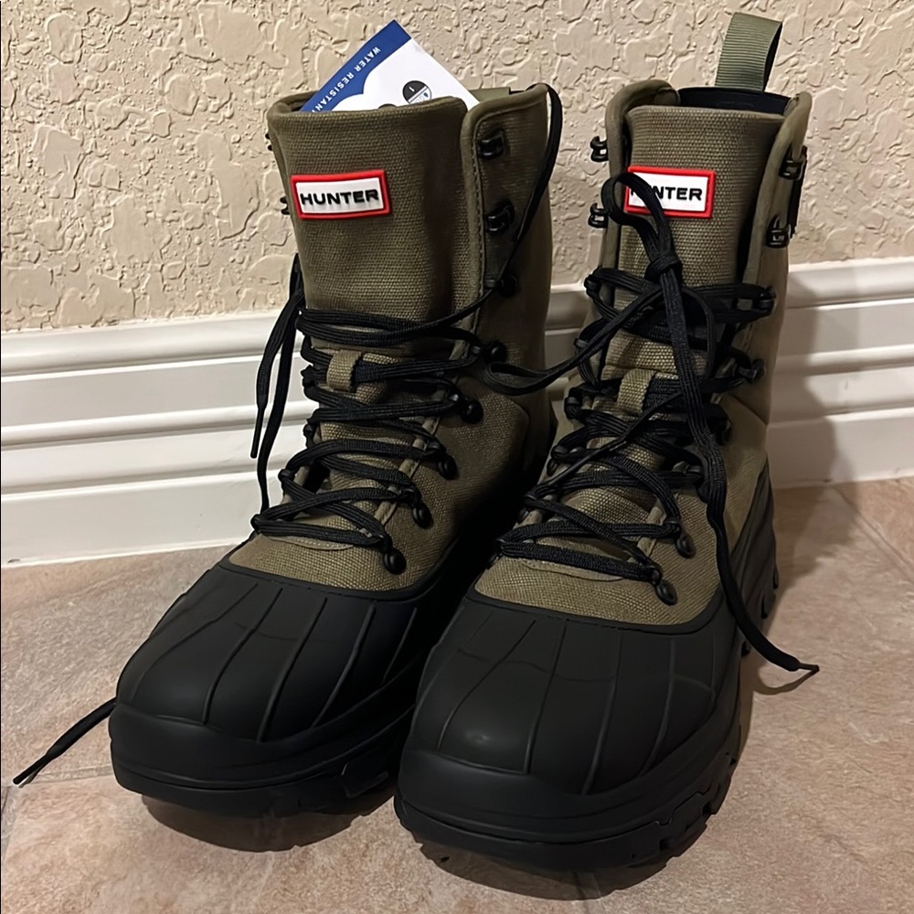 Hunter Desert Boots. Size 8 New.